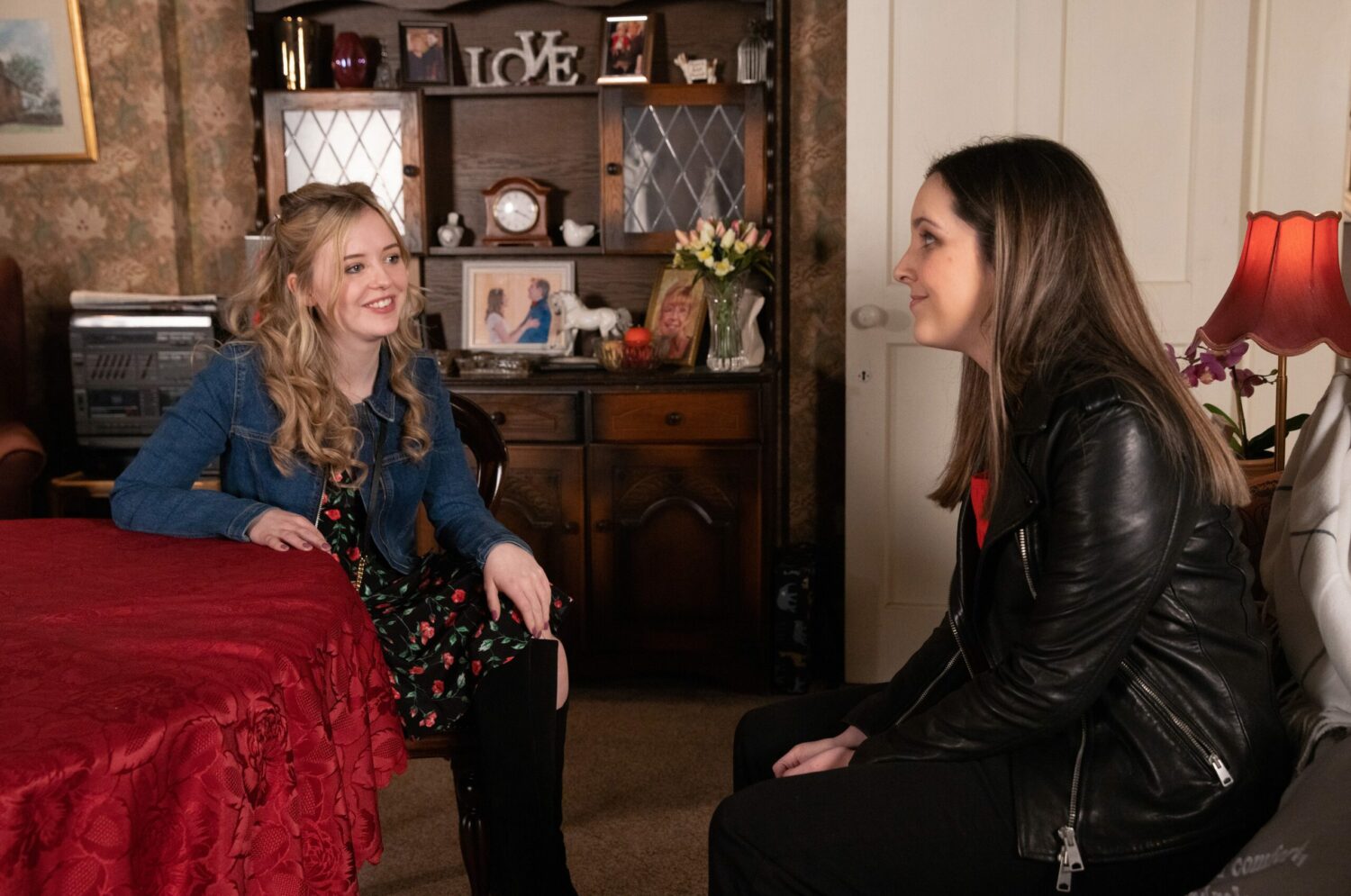 Summer smiles in Corrie as she tries to reassure Amy