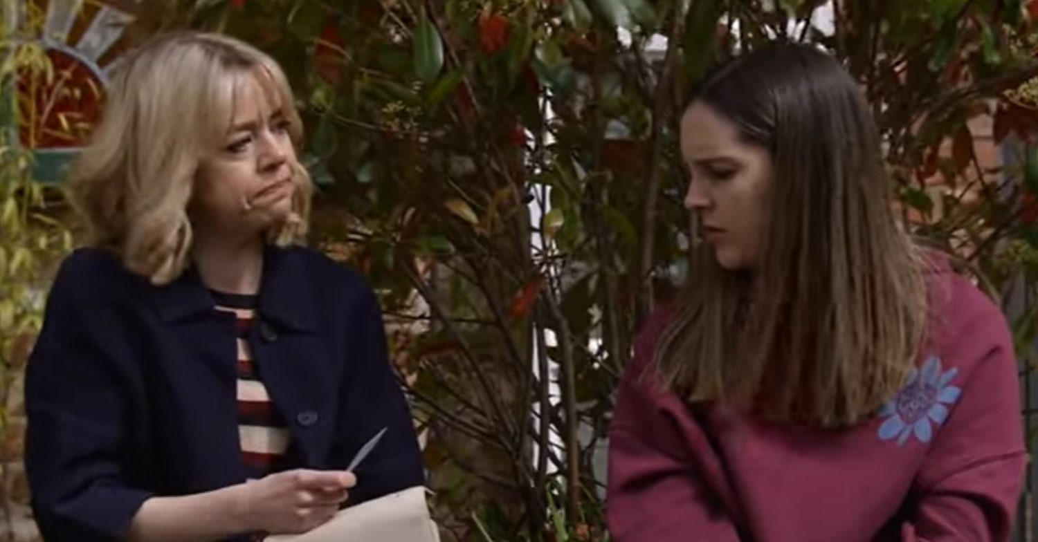 Coronation Street's Toyah and Amy are talking outside