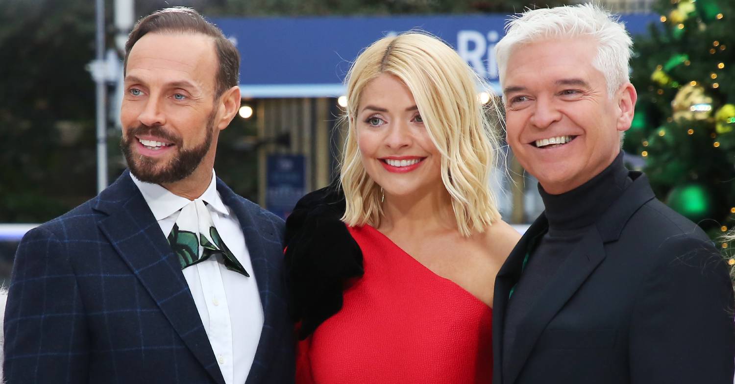 Dancing On Ice judgeJason Gardiner poses for pics with Holly Willoughby and Phillip Schofield in 2018