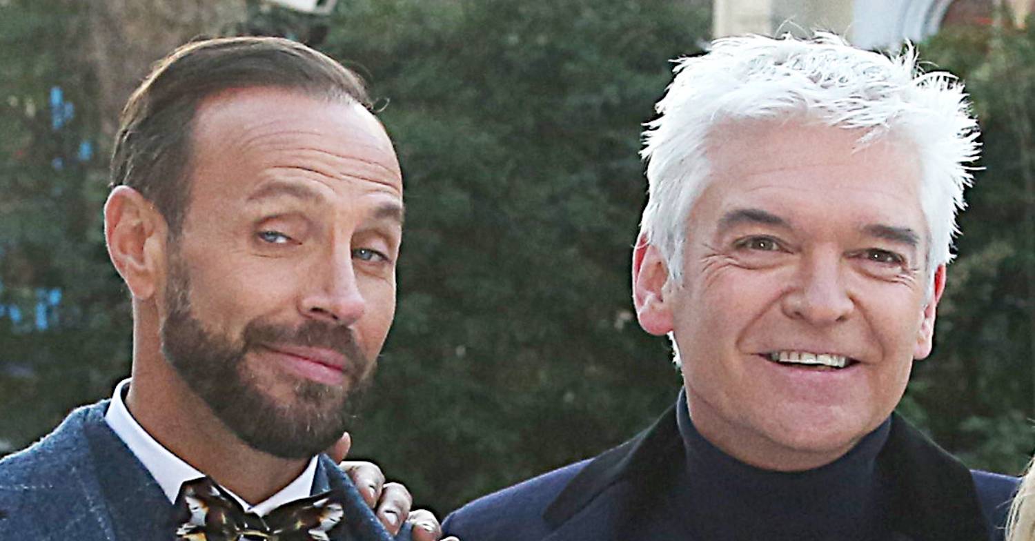 Dancing On Ice judgeJason Gardiner poses for a pic with Phillip Schofield in 2017