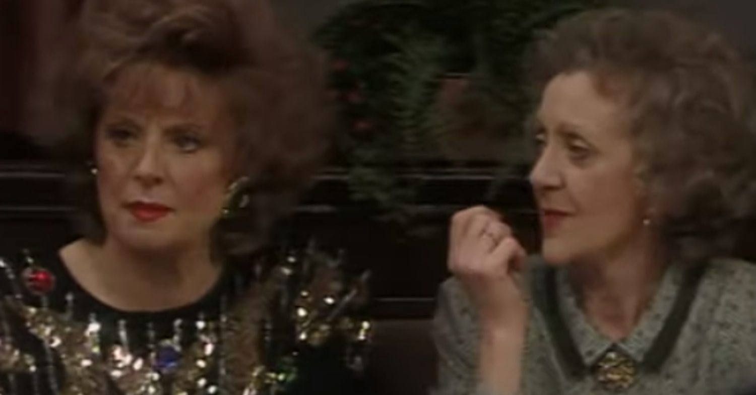 Coronation Street's Rita and Mavin are sitting in the pub together