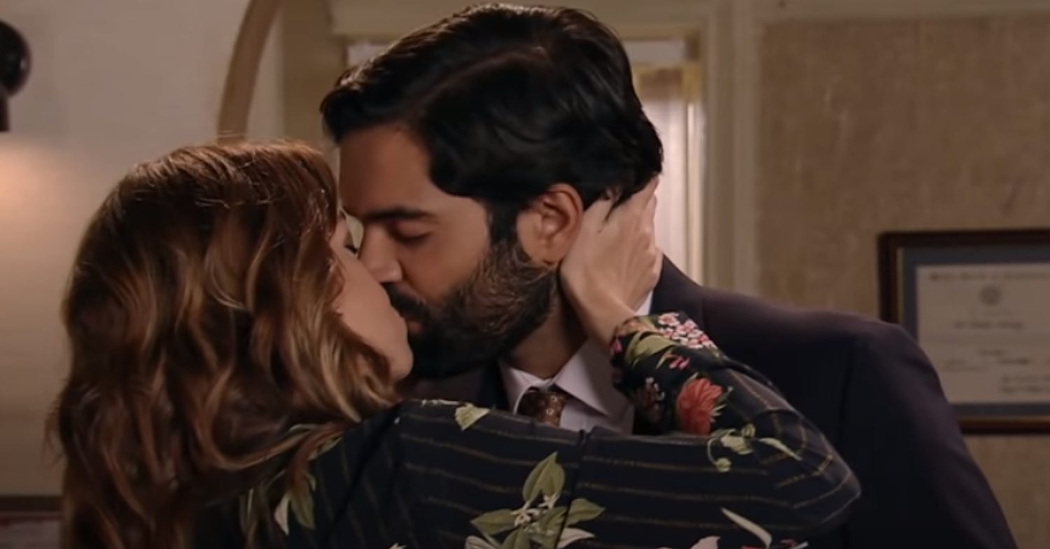 Coronation Street's Toyah and Imran are kissing