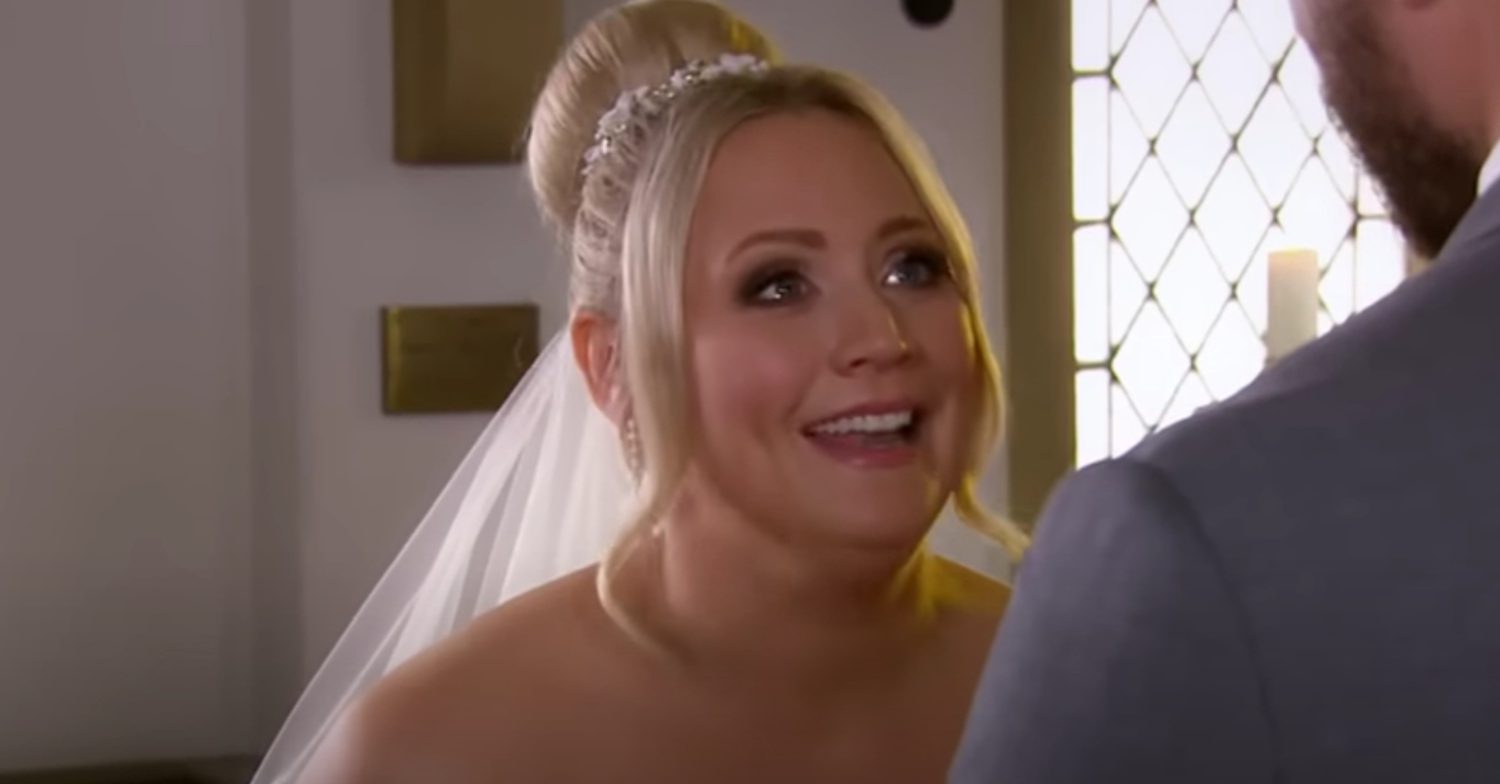 Emmerdale's Tracy is smiling in a wedding veil