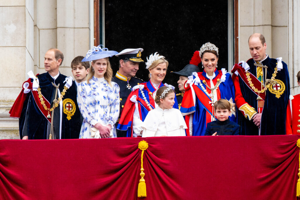 Members of the royal family stand on the balcony of Buckingham Palacey