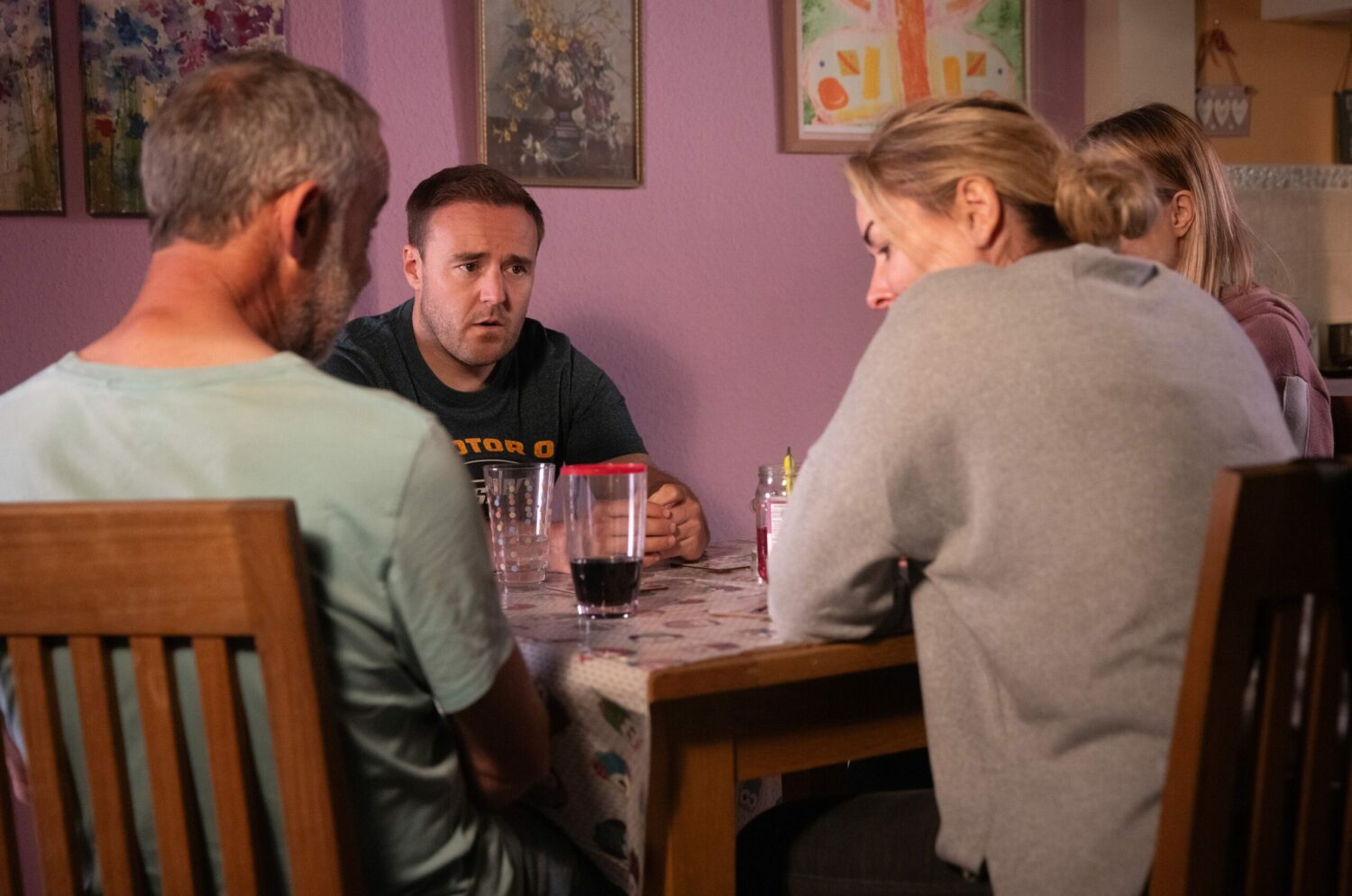 Coronation Street's Tyrone, Kevin, Abi and Cassie are gathered around the table