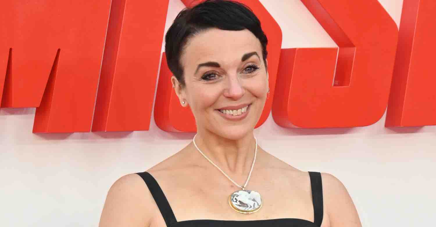 Amanda Abbington smile