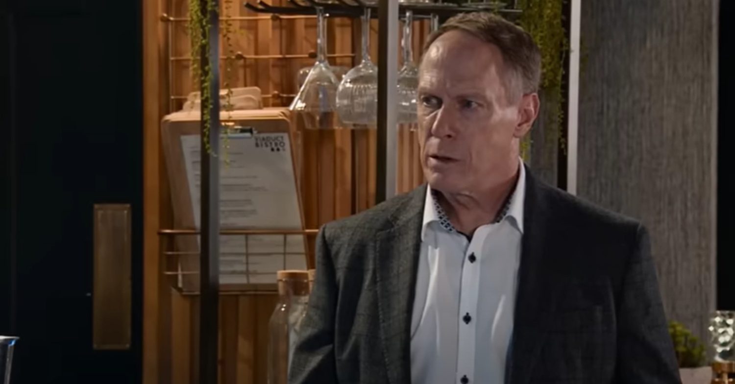 Coronation Street's Stephen looks guilty