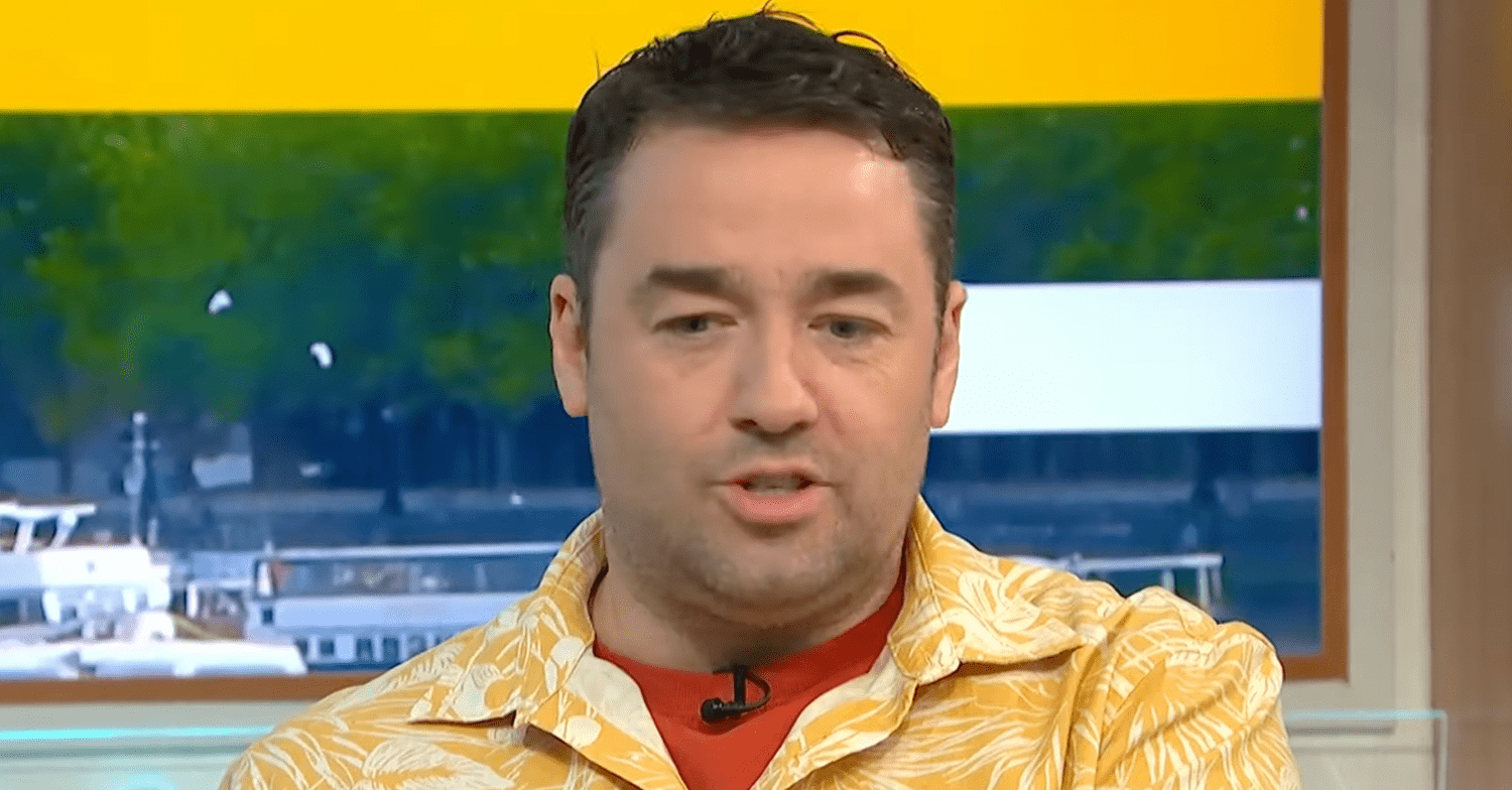 Jason Manford wearing a yellow shirt