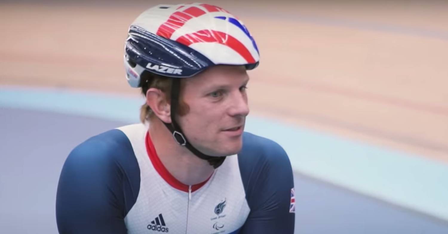 Jody Cundy wears a helmet