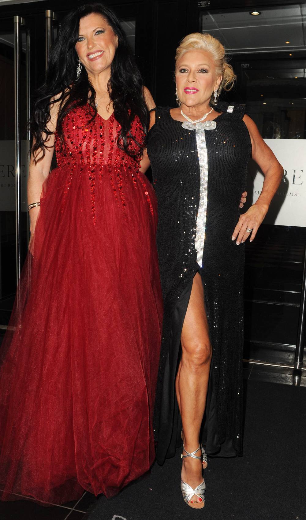 Sam Fox poses for the cameras with wife Linda Olsen