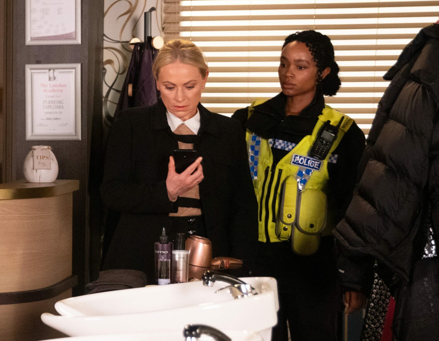 DS Swain and the police looking serious on Corrie