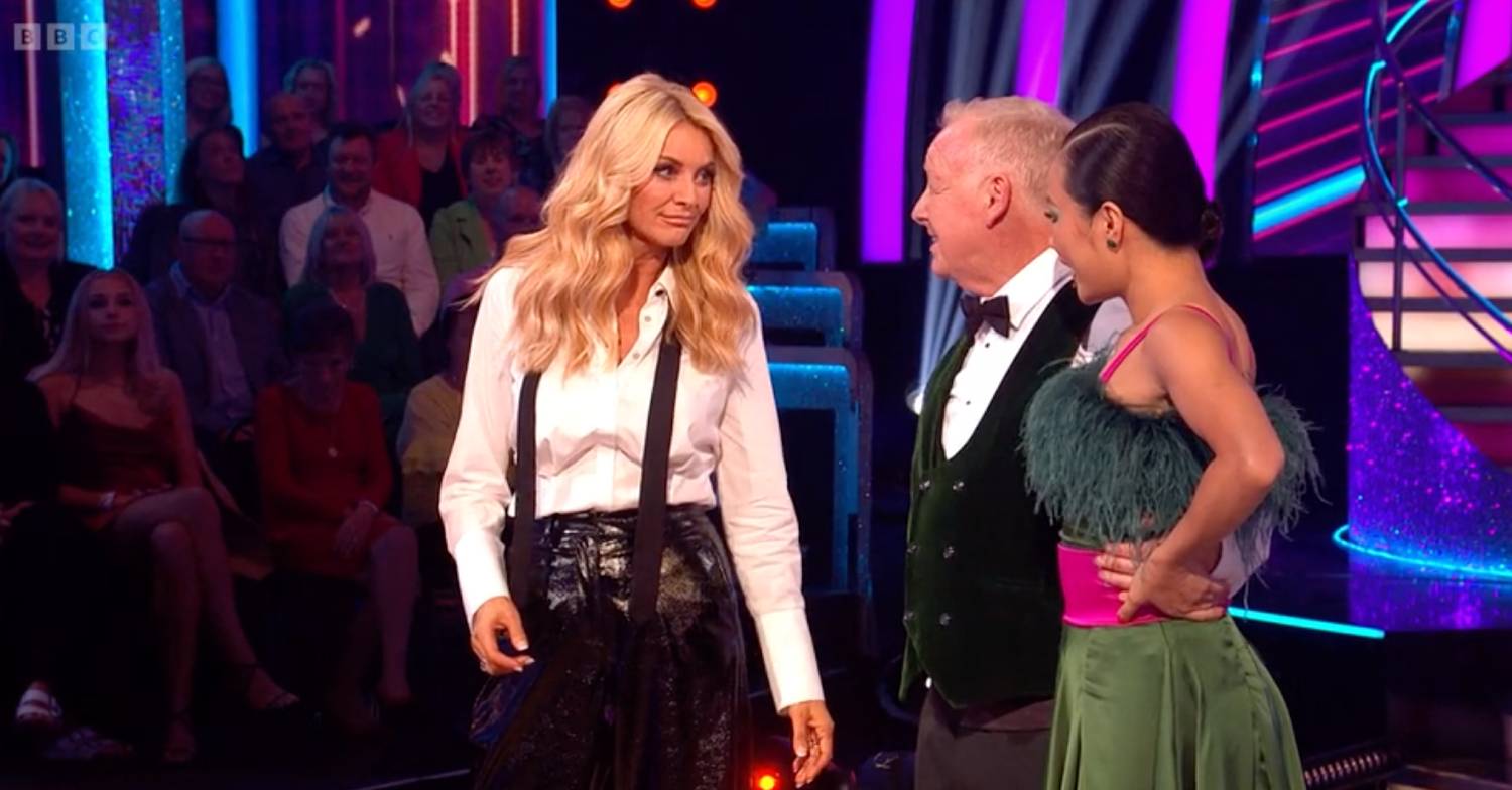 Tess Daly speaks with Nancy Xu and her Strictly partner Les Dennis