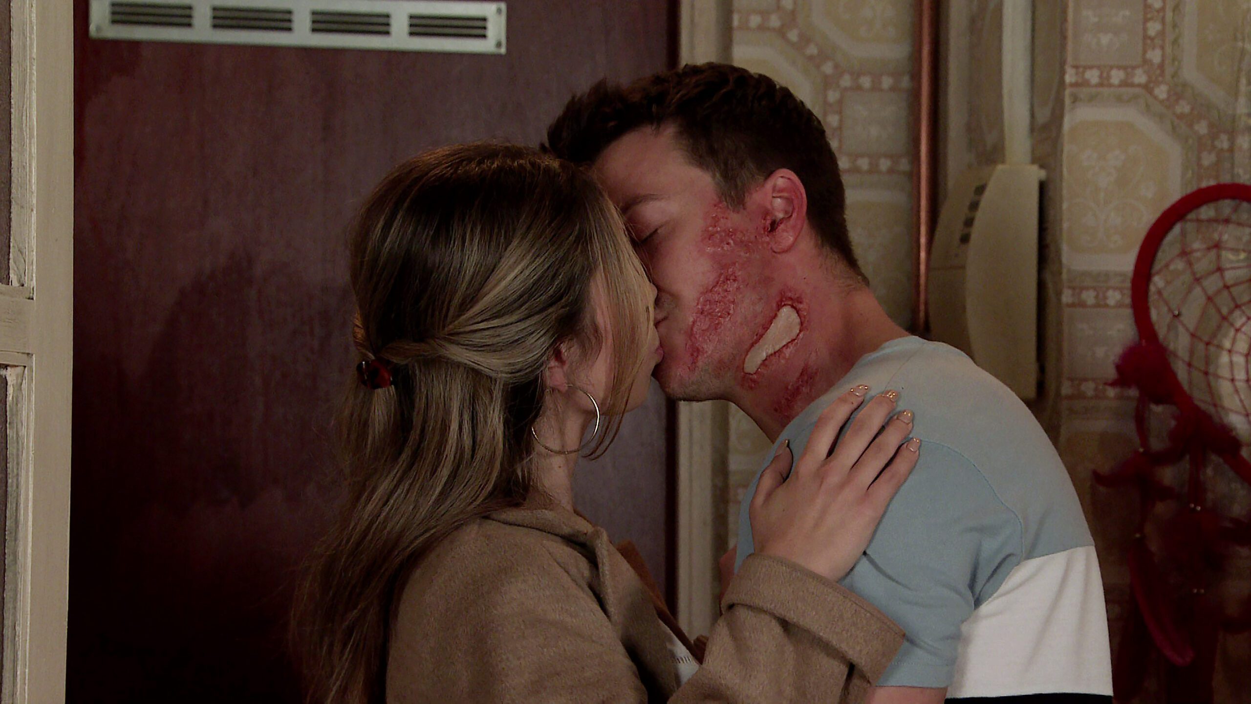 Coronation Street's Daisy and Ryan are kissing