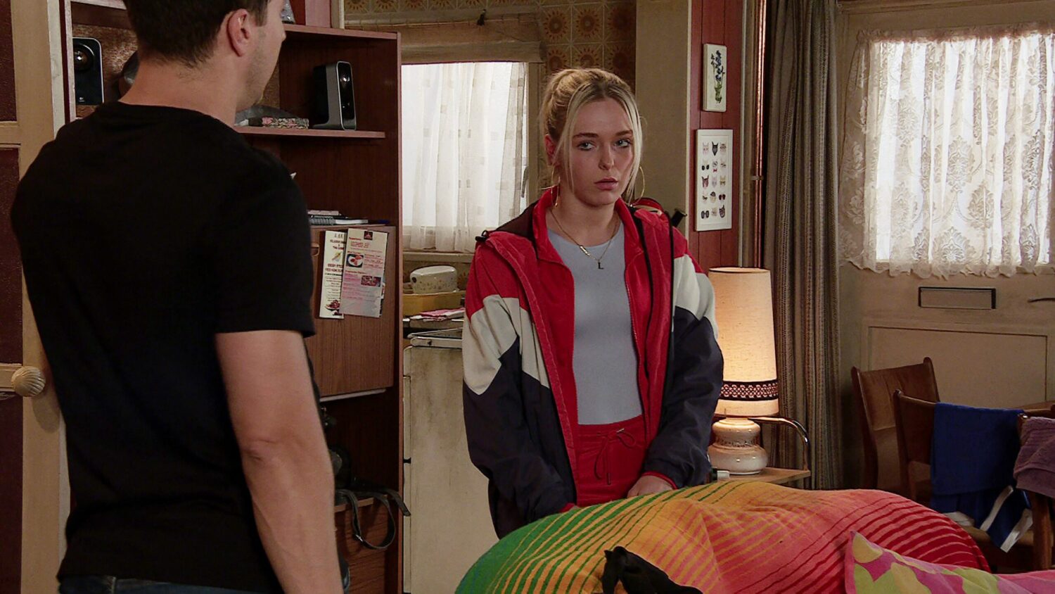 Coronation Street's Lauren is in the flat, staring at Ryan