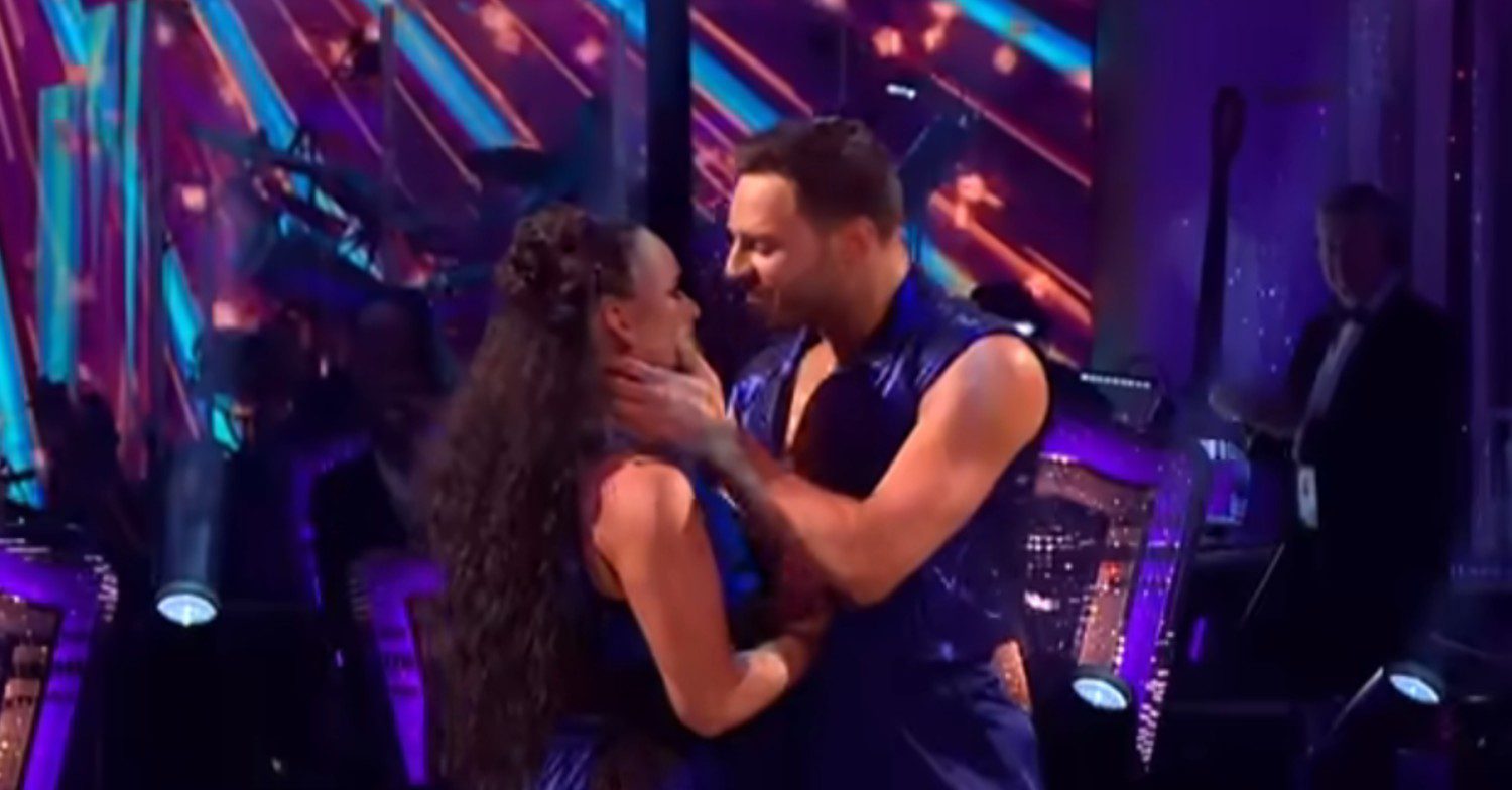 Ellie and Vito kissing on Strictly