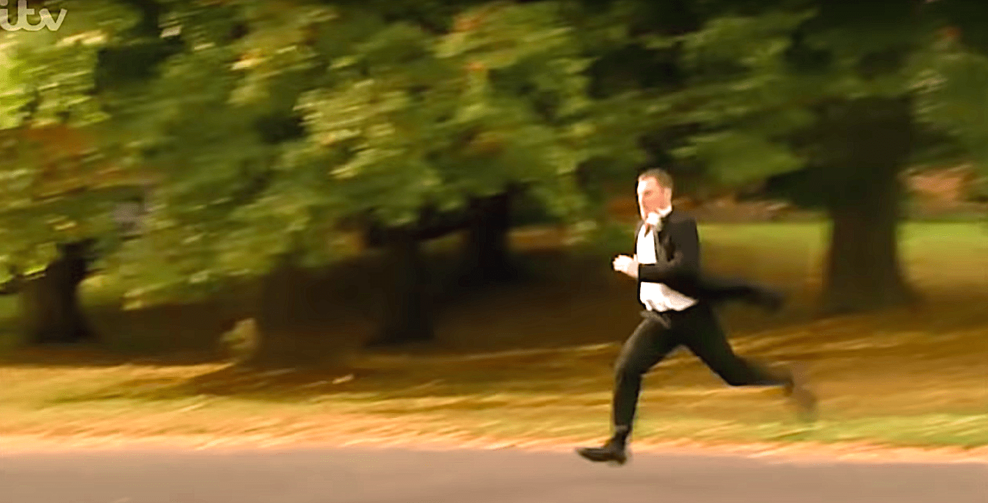 Rob does a runner from his wedding to Tracy Barlow