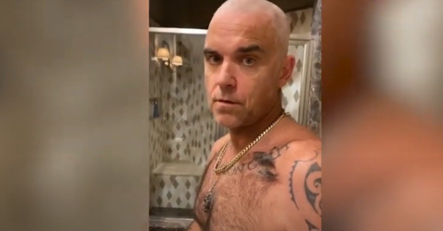 Robbie Williams cutting his hair during lockdown