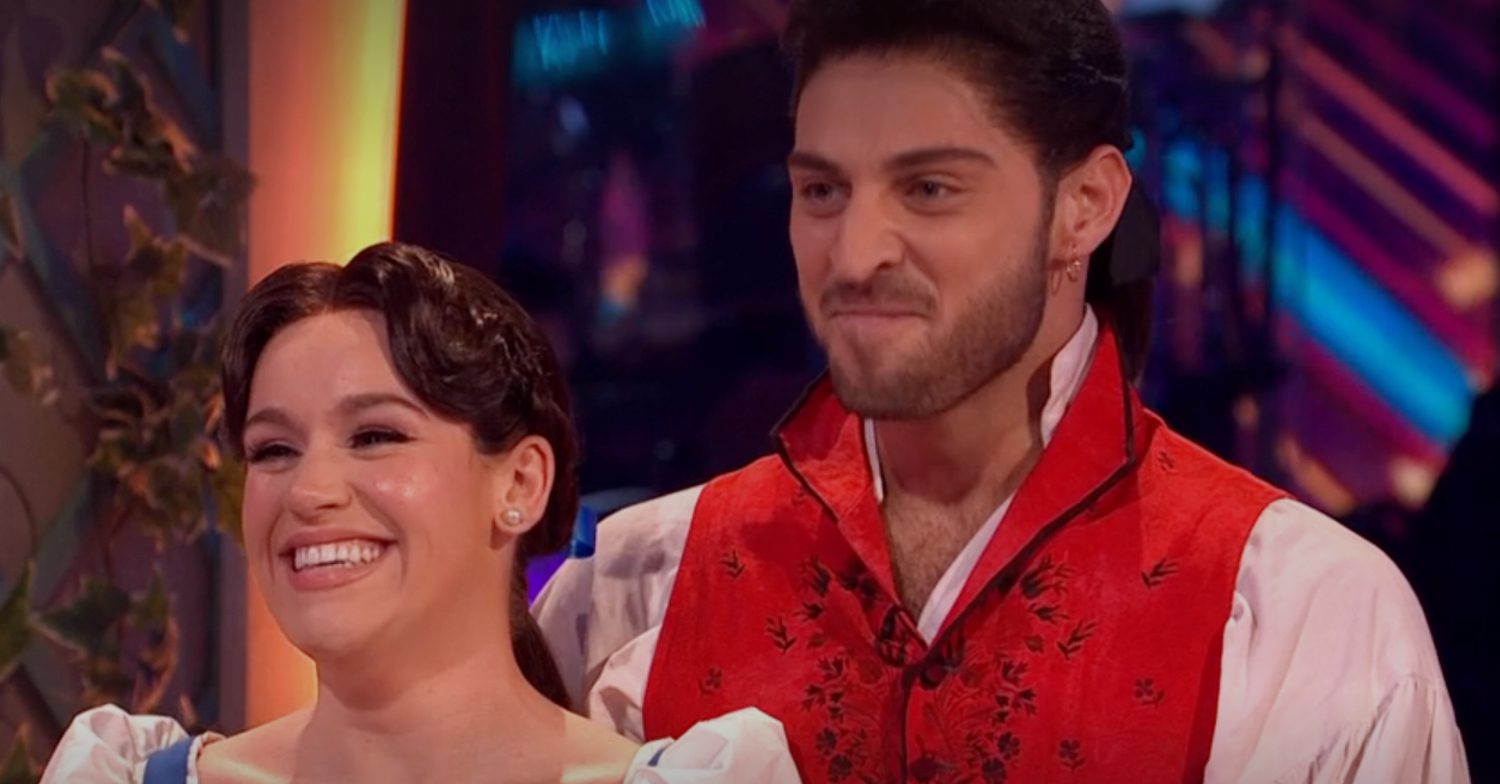 Ellie and Leach react to the judges scores on Musicals' week