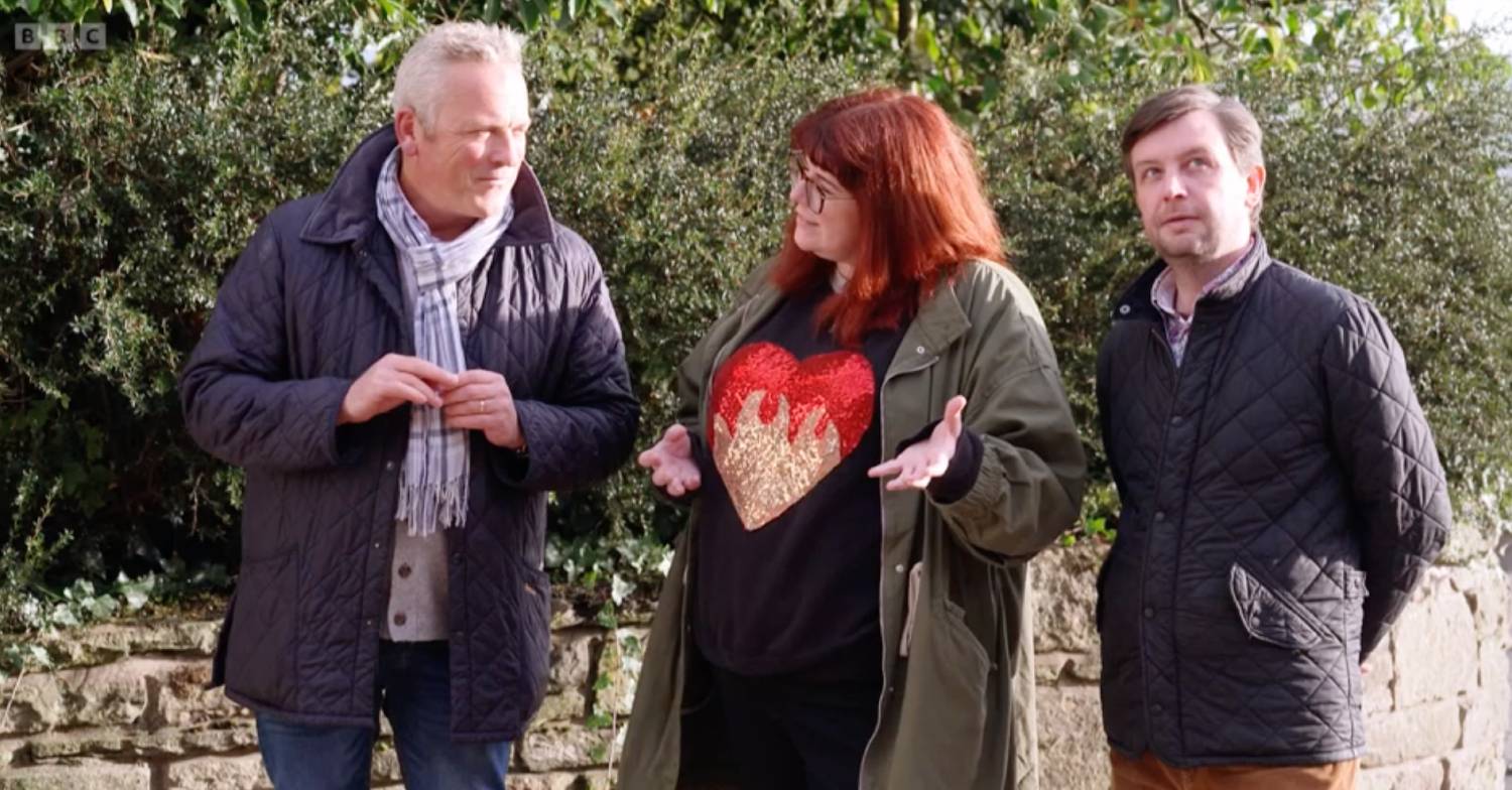 The Chase star Jenny Ryan speaks with Celebrity Escape to the Country host Jules Hudson
