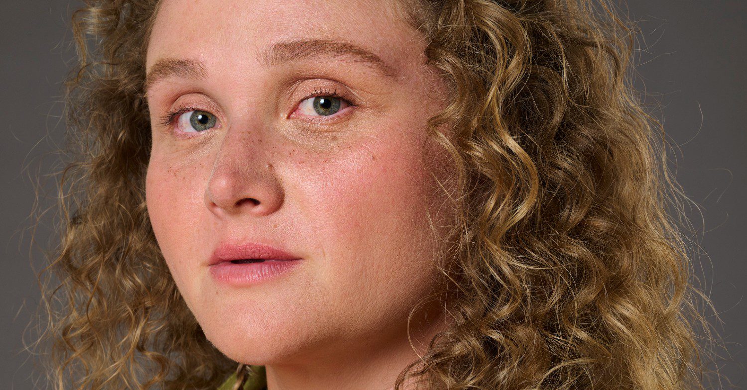 Danielle Macdonald as Helen in The Tourist