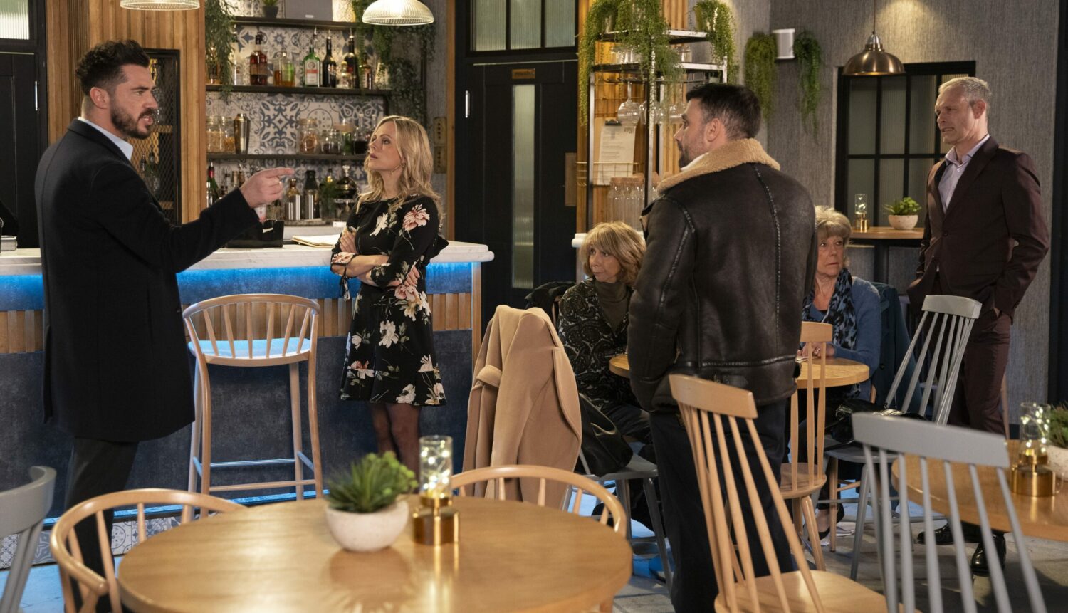Damon [CIARAN GRIFFITHS] joins Sarah Barlow [TINA O’BRIEN] and her family in the bistro and Audrey Roberts [SUE NICHOLLS], Gail Rodwell [HELEN WORTH] and Nick make their disapproval evident. 