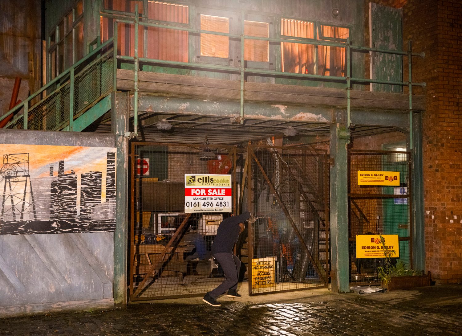 Coronation Street: The builder's yard is on fire