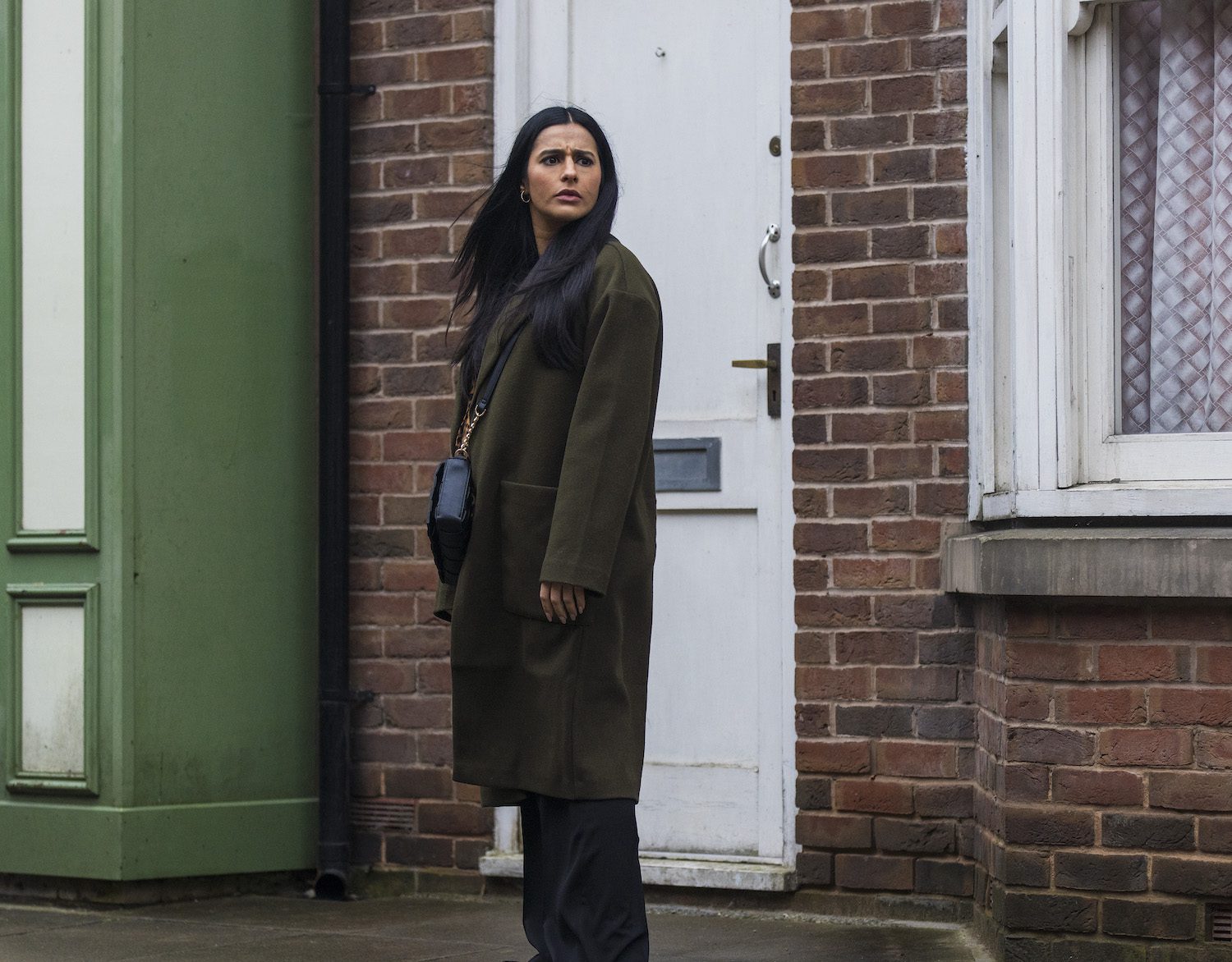 Alya looks suspicious on Corrie
