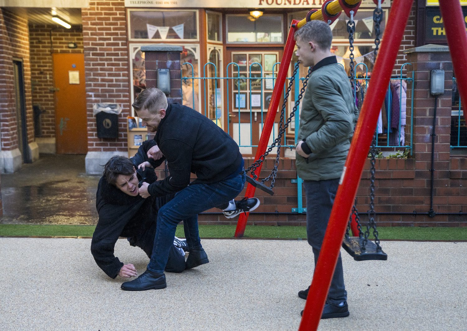 Gary attacks Mason on Coronation Street