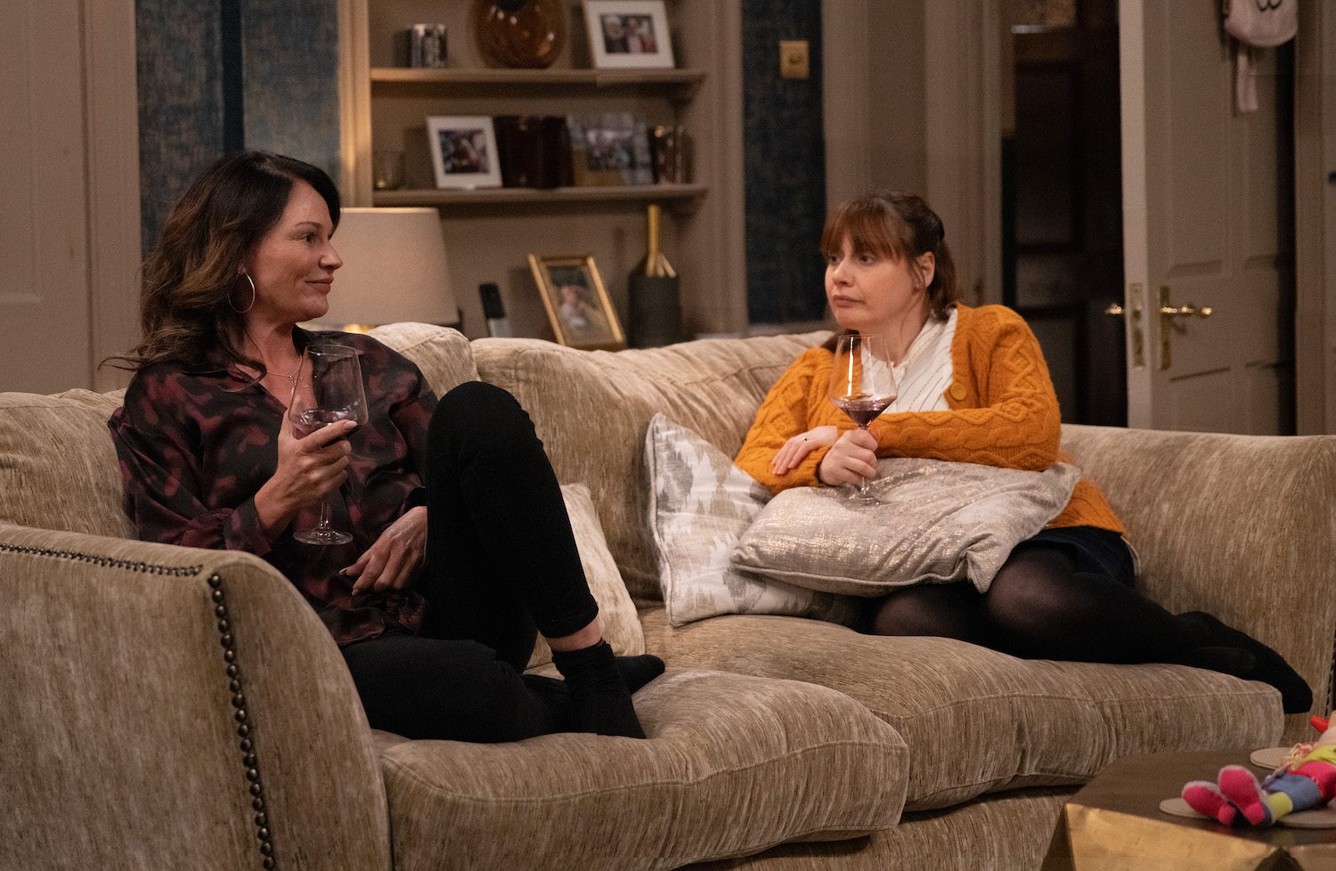Chas and Lydia talking on Emmerdale