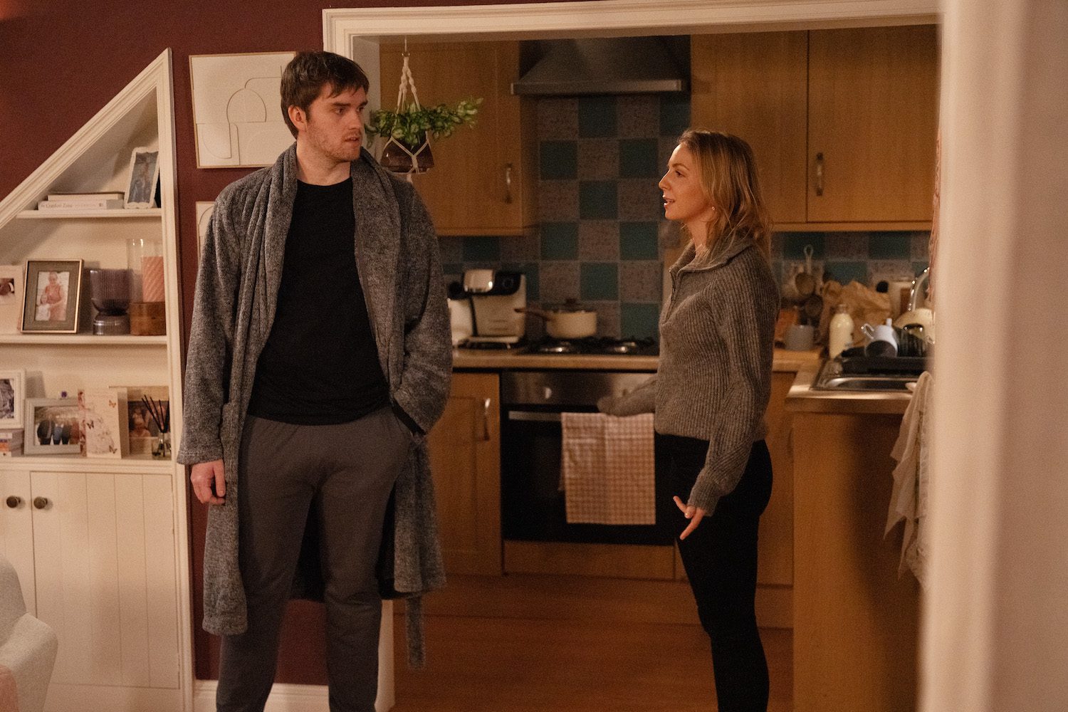 Tom talking to Belle on Emmerdale