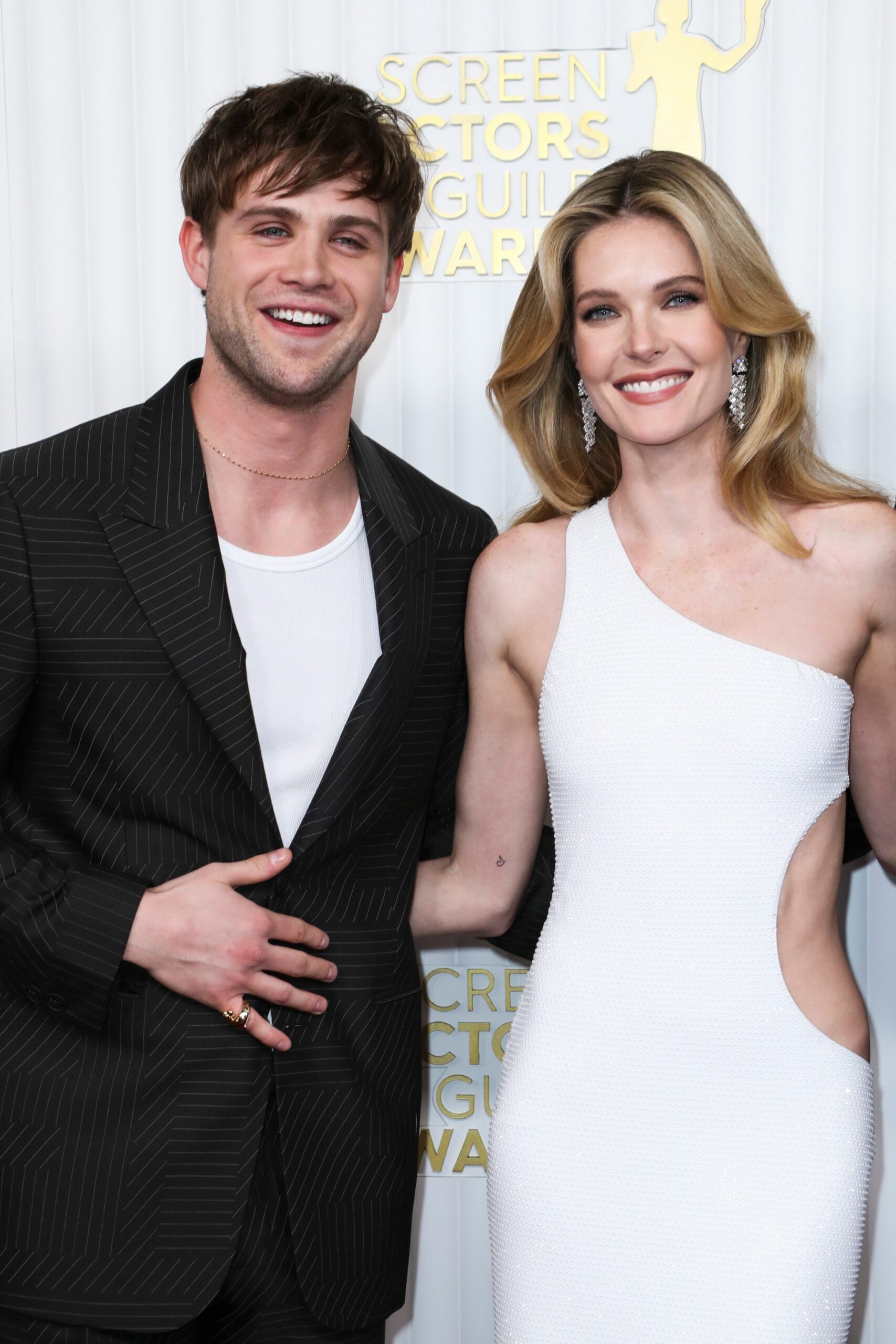 Leo Woodall and Meghann Fahy at the 29th Annual Screen Actors Guild Awards