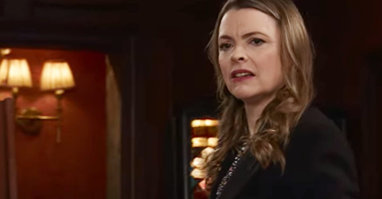 Coronation Street's Tracy is in the pub