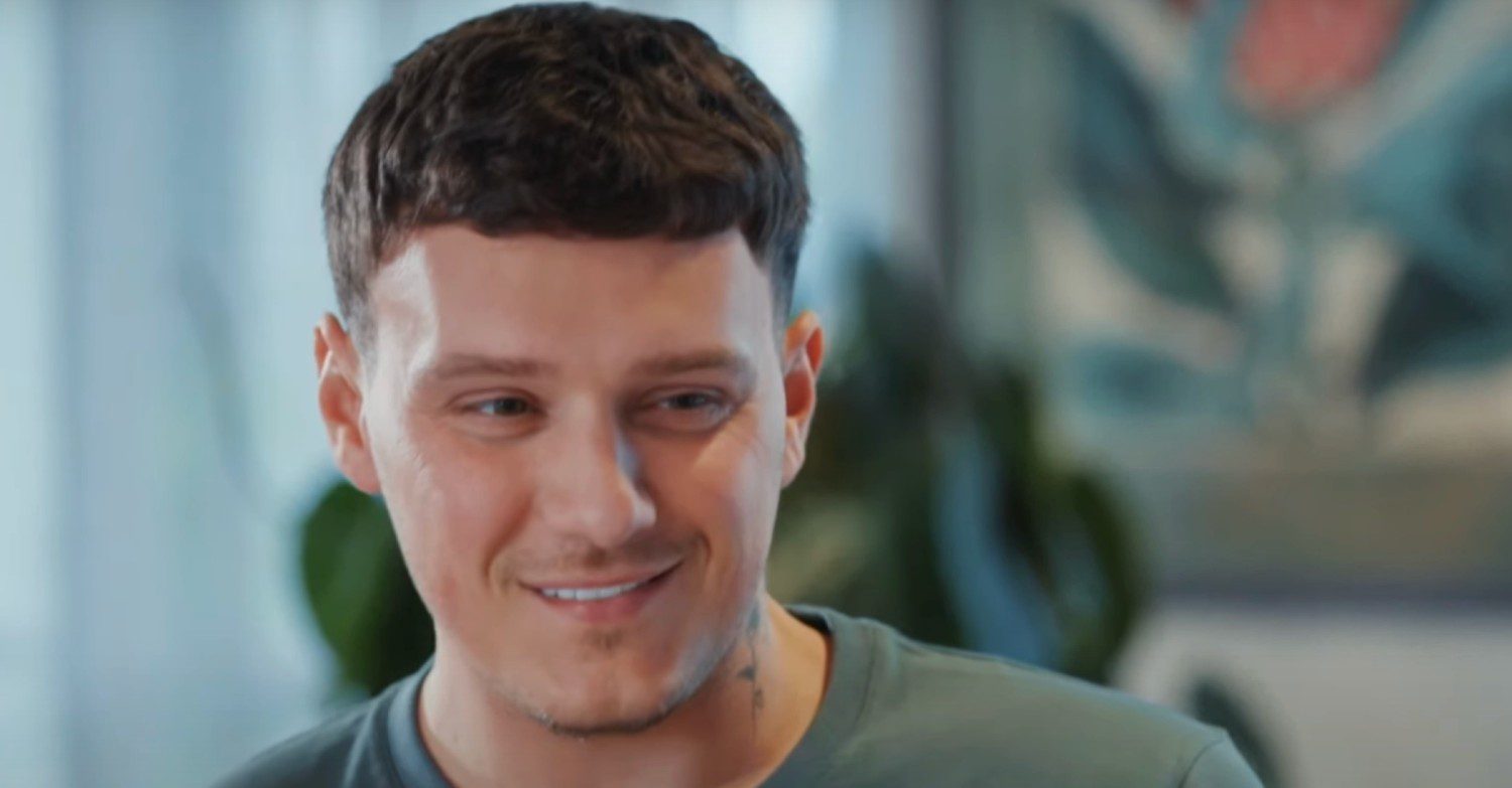JJ Slater smiling wearing green t-shirt on Married at First Sight UK on E4