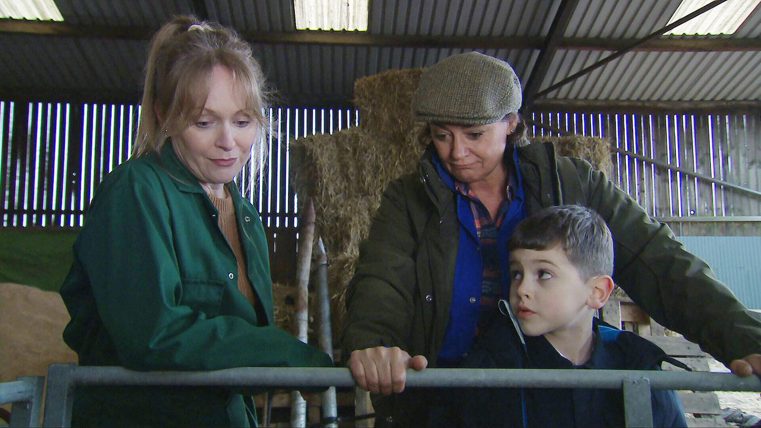 Emmerdale: Vanessa, Moira and Isaac look at a sheep in the barn