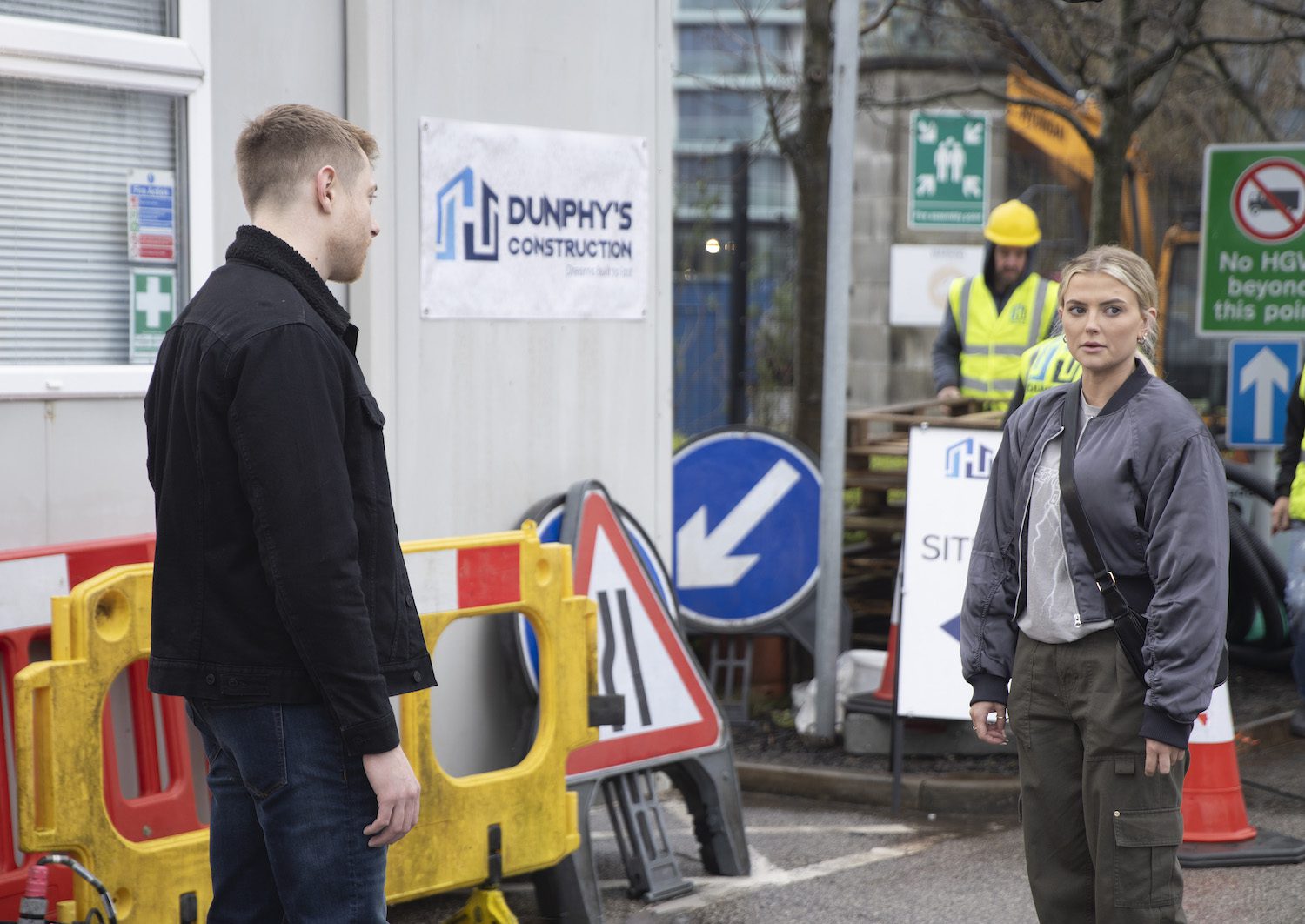 Daniel and Bethany discuss what to do in Coronation Street on a building site