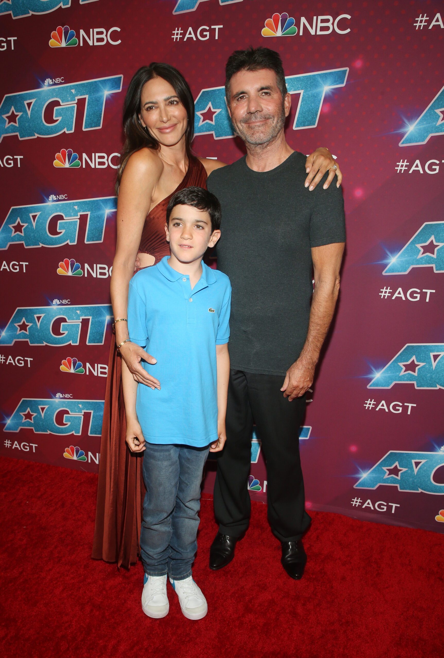 Simon Cowell, Lauren Silverman, and their son Eric on the red carpet
