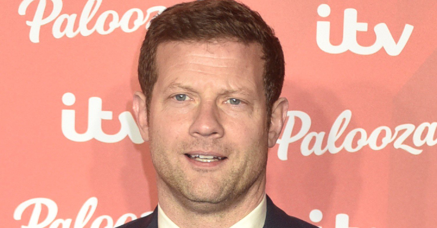 Dermot O'Leary posing on a red carpet