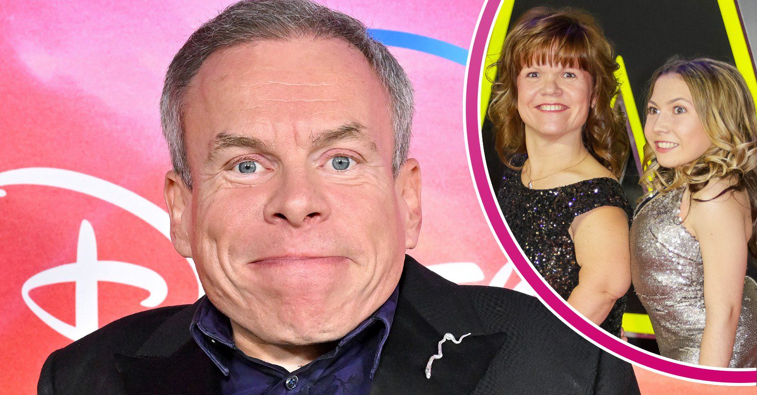 Warwick Davis and his wife and daughter inset