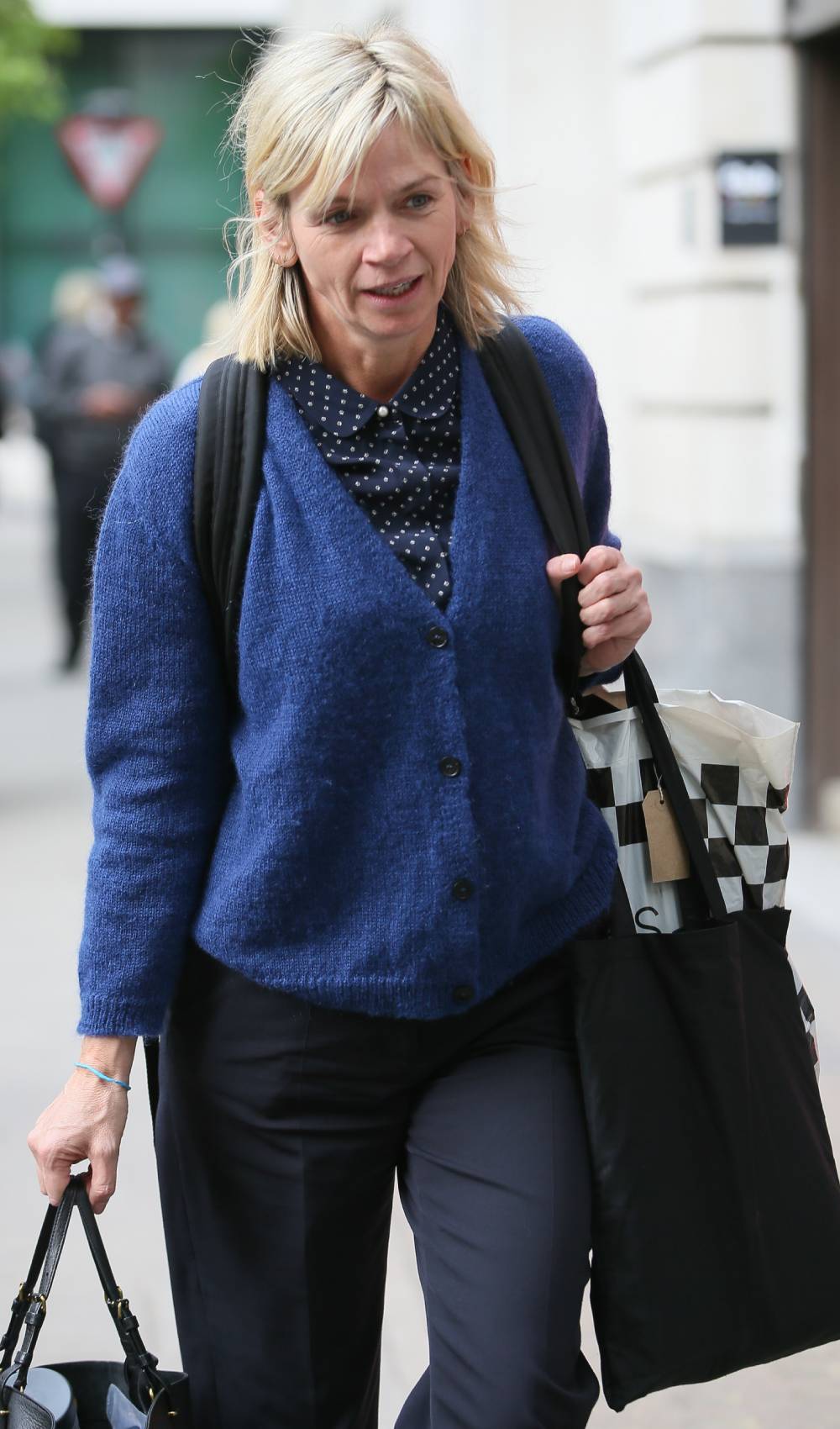 Zoe Ball carries bags