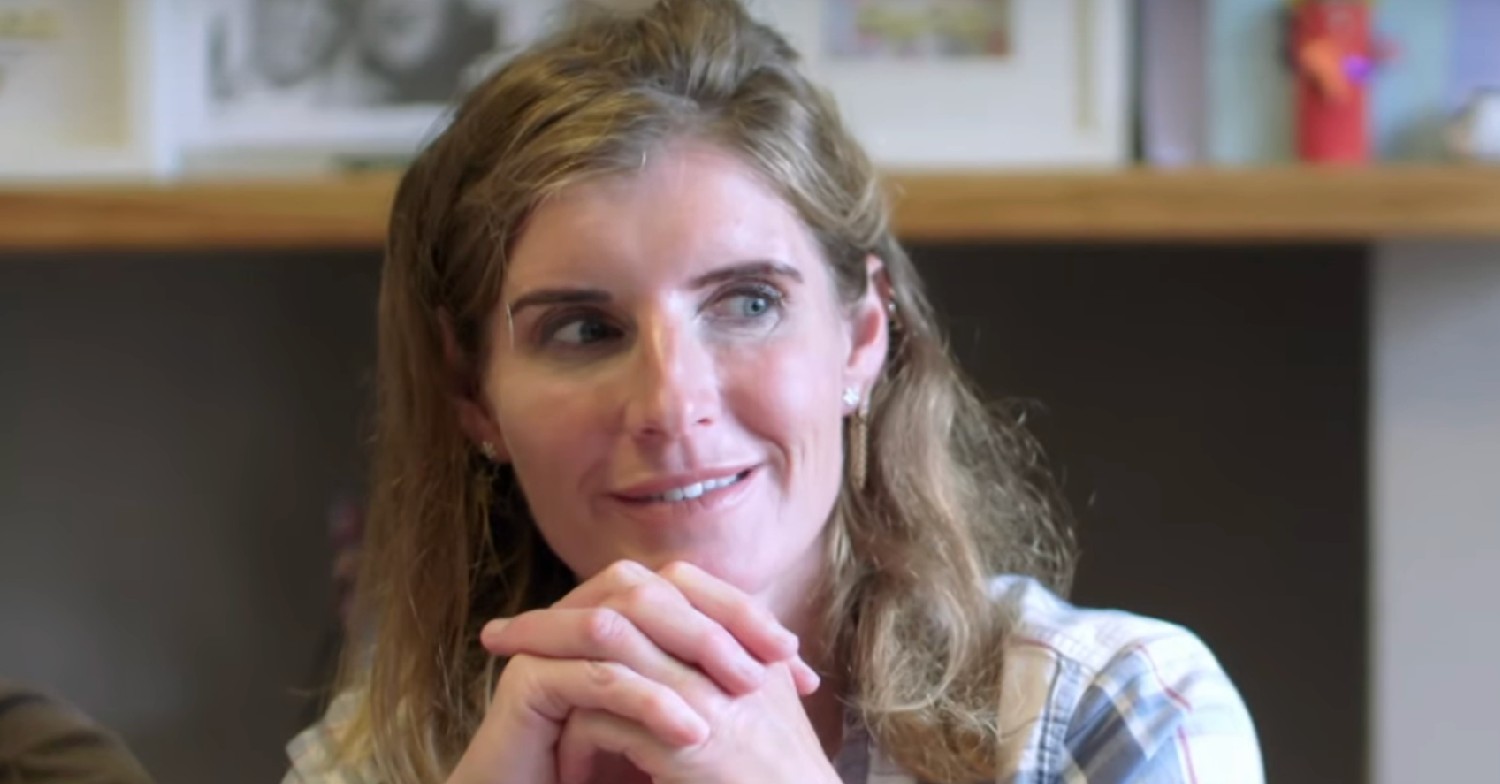 Amanda Owen smirking, looking to the side