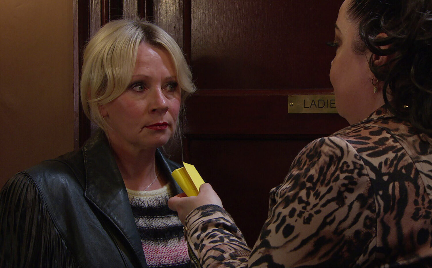 Tina and Mandy are serious in Emmerdale