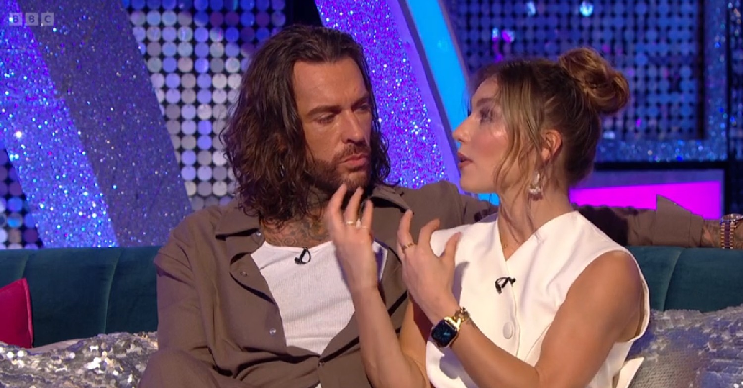 Pete Wicks looking at Jowita on Strictly It Takes Two