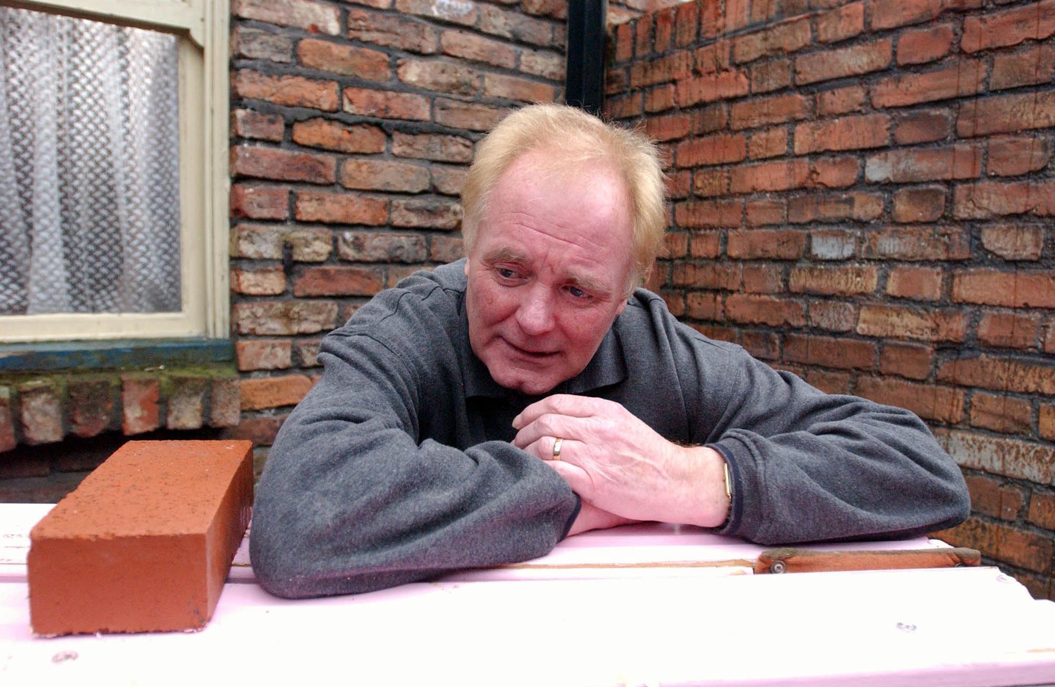 Coronation Street's Les Battersby miserable