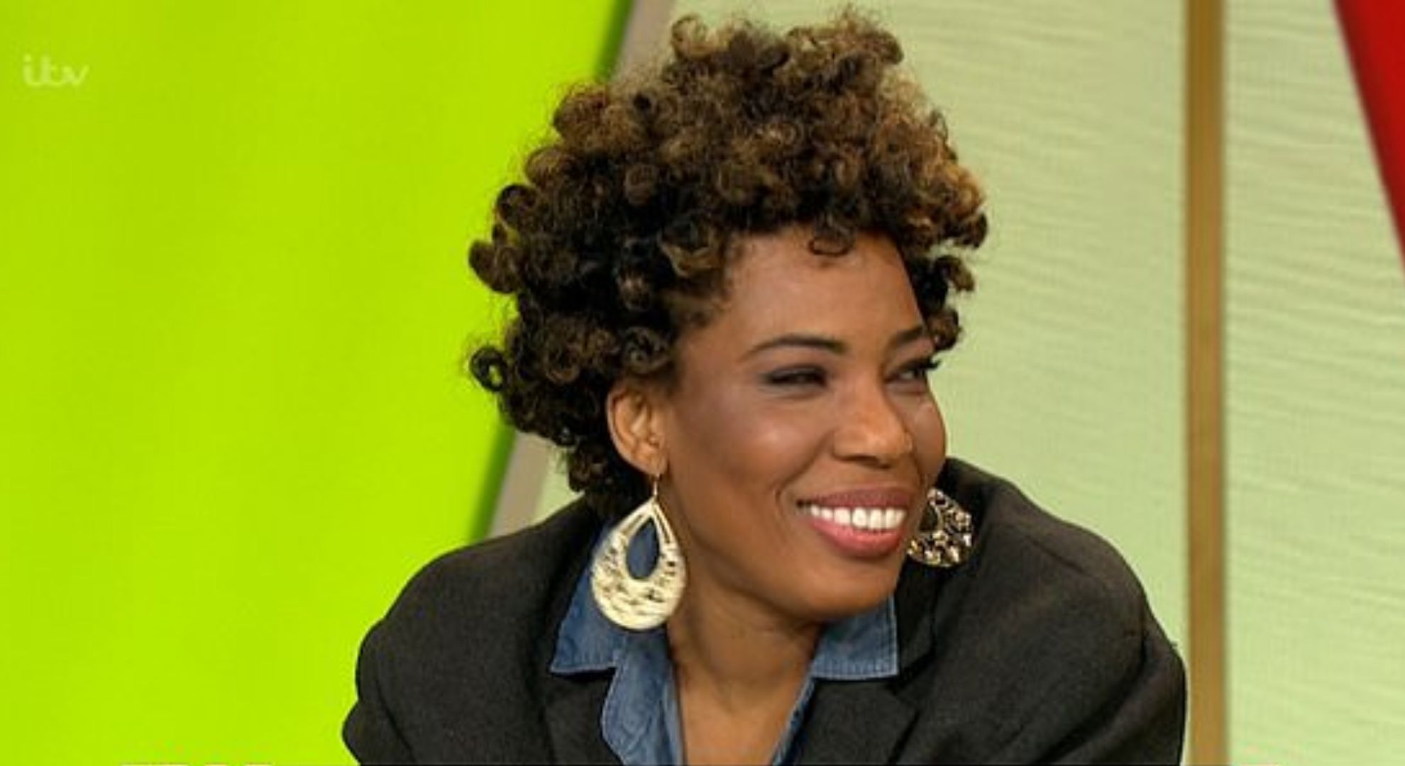 Macy Gray smiling