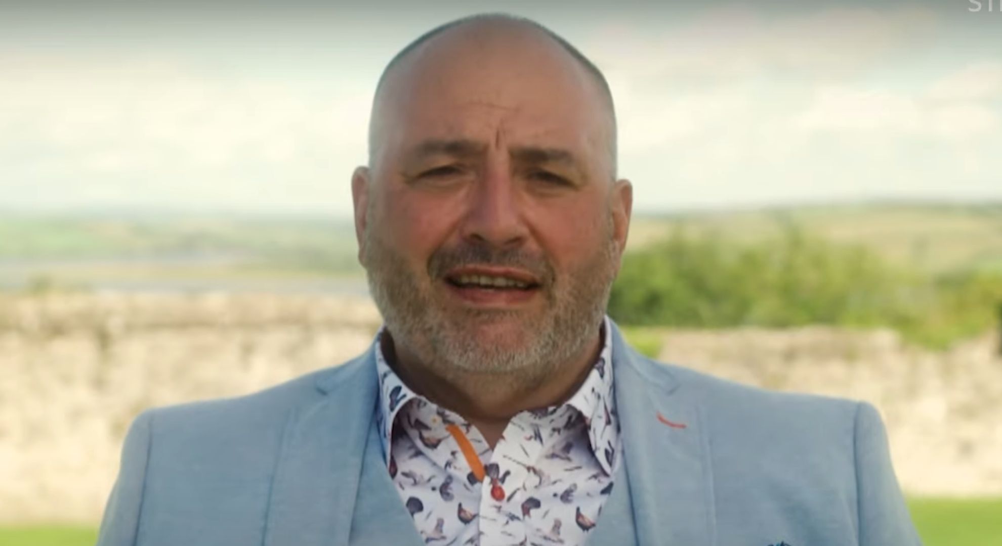 Wynne Evans looking front