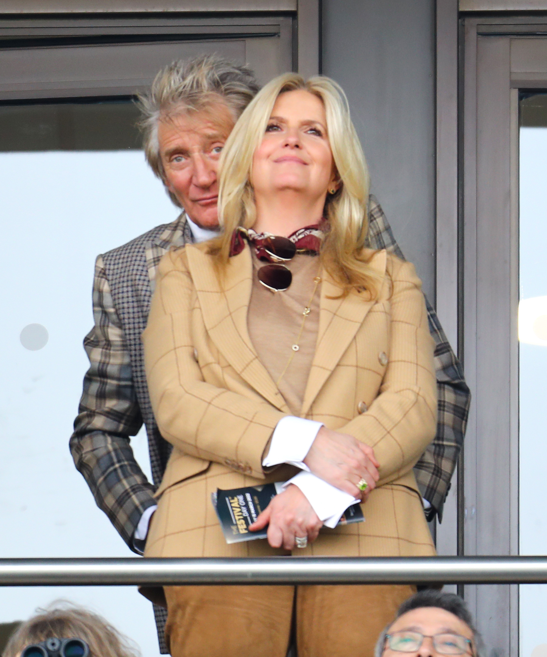 Rod Stewart and Penny Lancaster cuddling