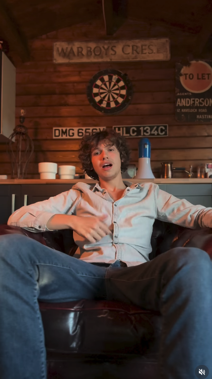 Harry Swash singing