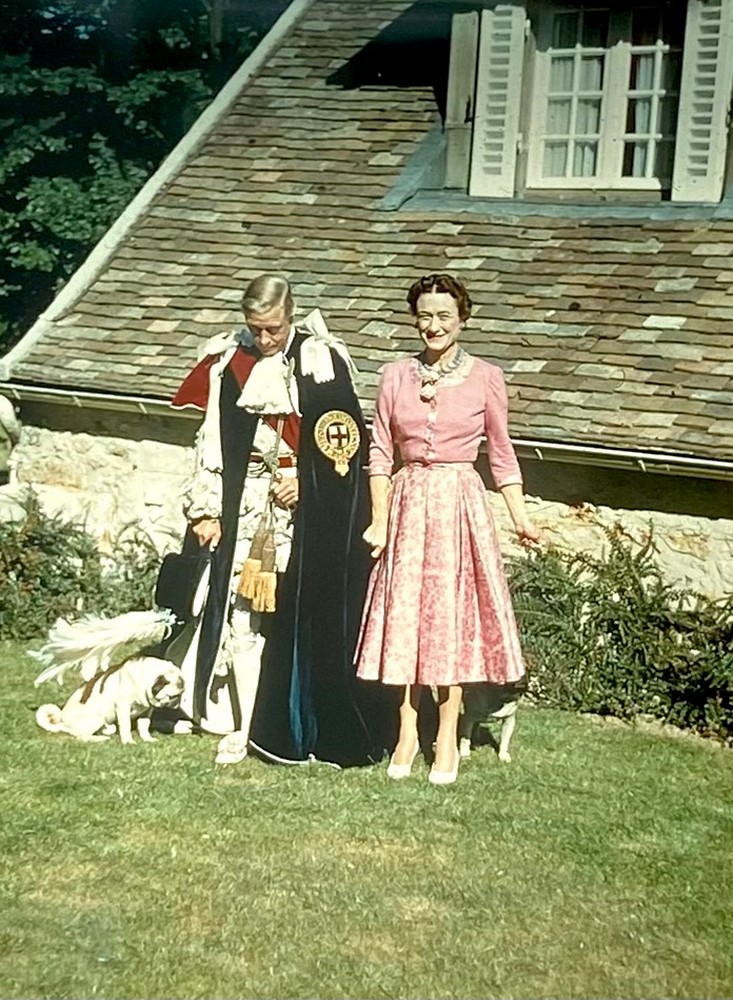 Wallis Simpson and Prince Edward pose outside