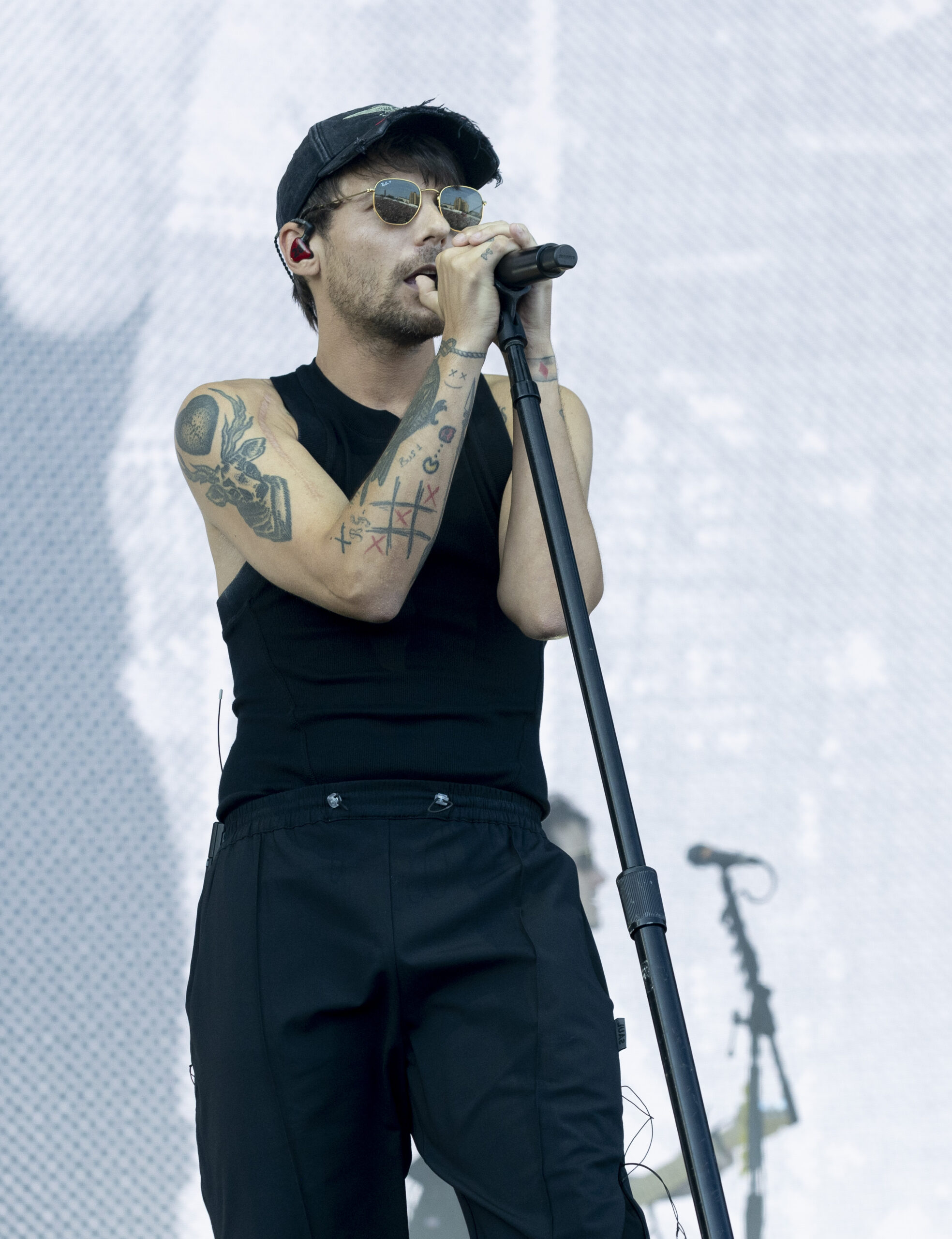 Louis Tomlinson on stage