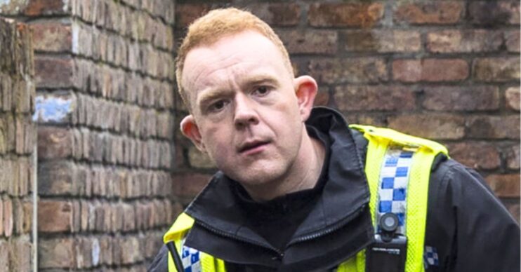 Craig looks suspicious in the ginnel on Corrie (Credit: ITV/Composite: ED!)